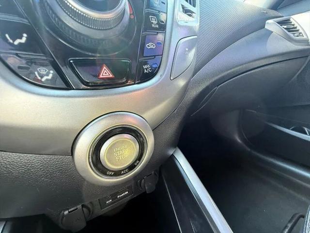 2013 Hyundai Veloster Base w/Black