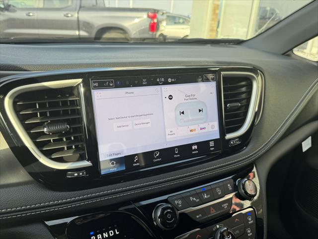 2025 Chrysler Pacifica Select