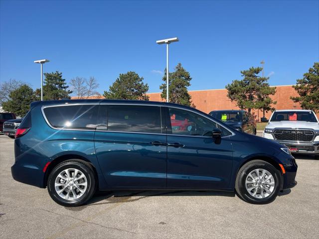 2025 Chrysler Pacifica PACIFICA SELECT AWD