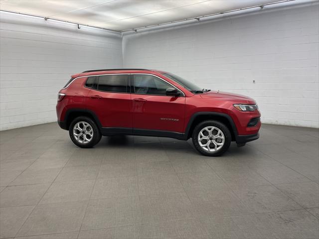 2025 Jeep Compass COMPASS LATITUDE 4X4