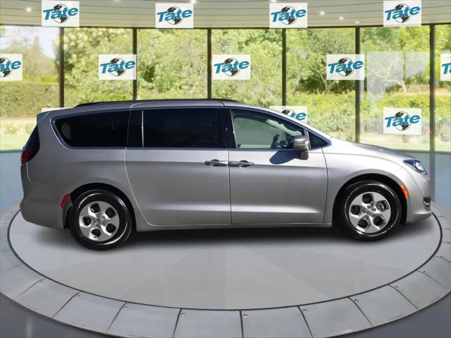 2017 Chrysler Pacifica Hybrid Premium