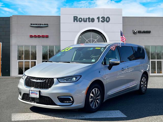 2023 Chrysler Pacifica Hybrid Limited