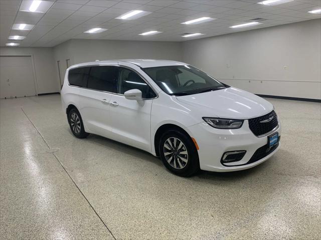 2022 Chrysler Pacifica Hybrid Touring L