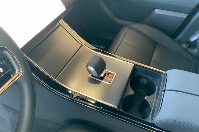 2025 Land Rover Range Rover Velar P250 Dynamic SE