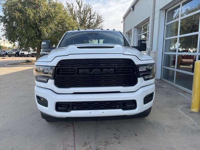 2024 RAM Ram 3500 RAM 3500 LIMITED CREW CAB 4X4 8 BOX