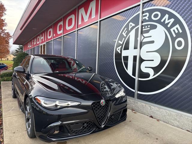 2024 Alfa Romeo Giulia GIULIA QUADRIFOGLIO CARBON RWD 2024 Alfa Romeo Giulia GIULIA QUADRIFOGLIO CARBON RWD