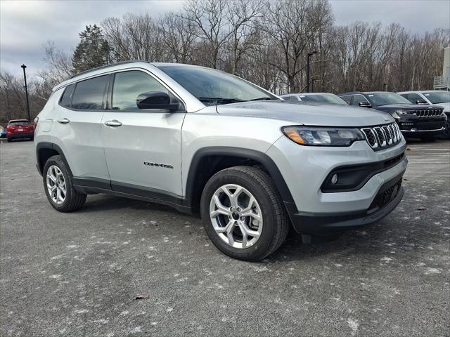 2025 Jeep Compass COMPASS LATITUDE 4X4
