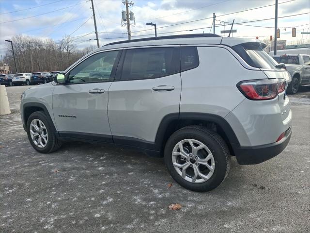 2025 Jeep Compass COMPASS LATITUDE 4X4