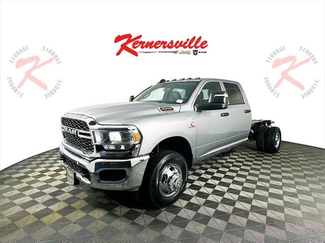 2024 RAM Ram 3500 Chassis Cab RAM 3500 TRADESMAN CREW CAB CHASSIS 4X4 60 CA