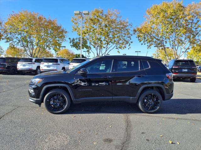 2025 Jeep Compass COMPASS LATITUDE 4X4