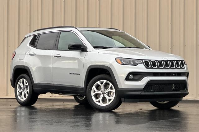 2025 Jeep Compass COMPASS LATITUDE 4X4