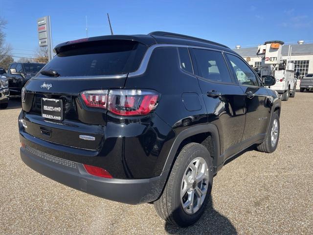 2025 Jeep Compass COMPASS LATITUDE 4X4