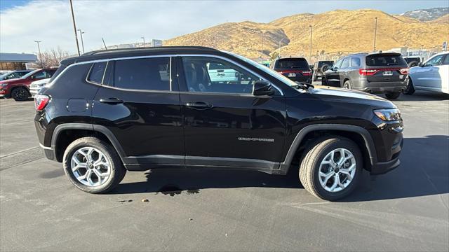 2025 Jeep Compass COMPASS LATITUDE 4X4