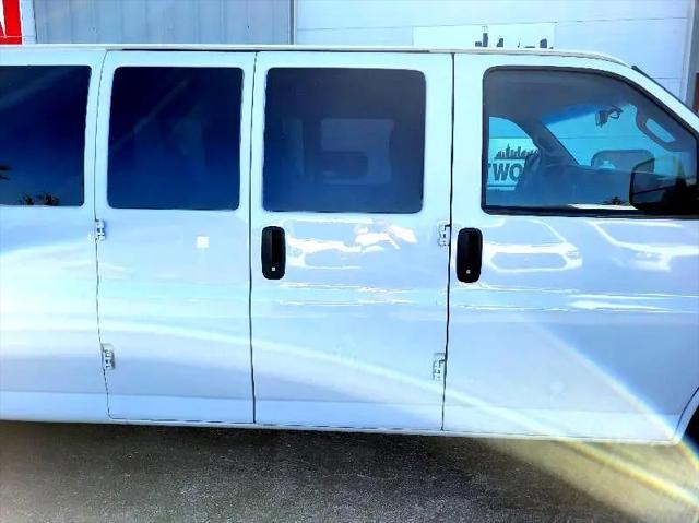 2017 Chevrolet Express LT