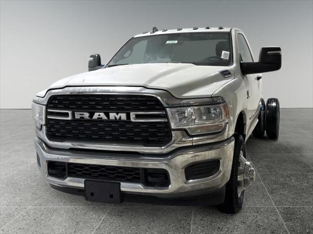 2024 RAM Ram 3500 Chassis Cab RAM 3500 SLT CHASSIS REGULAR CAB 4X4 60 CA