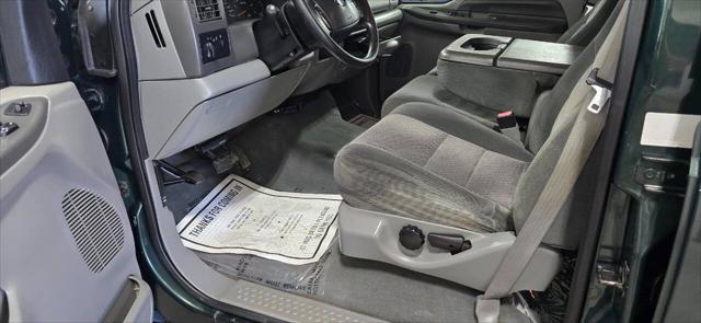2003 Ford F-250 XLT 4dr Crew Cab 4WD SB