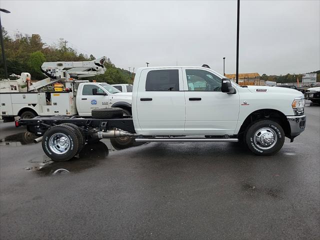 2024 RAM Ram 3500 Chassis Cab RAM 3500 TRADESMAN CREW CAB CHASSIS 4X4 60 CA