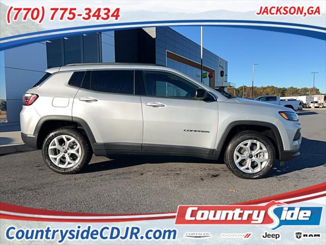 2025 Jeep Compass COMPASS LATITUDE 4X4