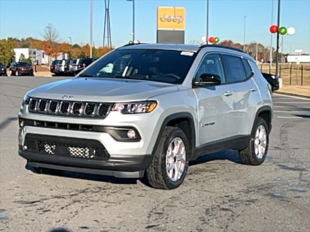 2025 Jeep Compass COMPASS LATITUDE 4X4