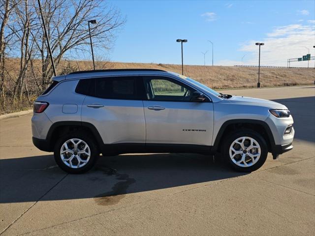 2025 Jeep Compass COMPASS LATITUDE 4X4