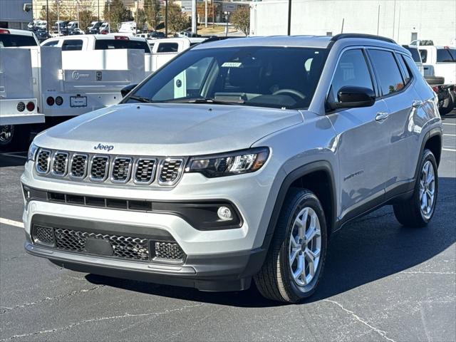 2025 Jeep Compass COMPASS LATITUDE 4X4