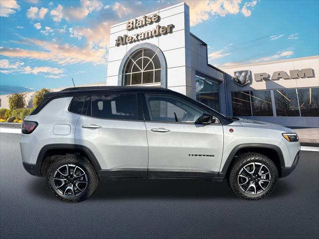 2025 Jeep Compass COMPASS TRAILHAWK 4X4