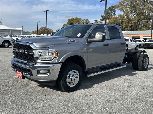 2024 RAM Ram 3500 Chassis Cab RAM 3500 TRADESMAN CREW CAB CHASSIS 4X4 60 CA