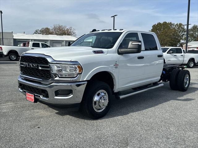 2024 RAM Ram 3500 Chassis Cab RAM 3500 TRADESMAN CREW CAB CHASSIS 4X4 60 CA