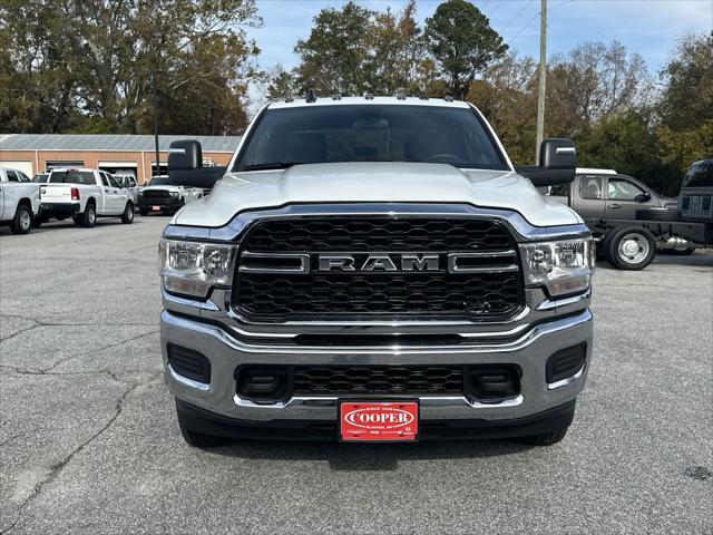 2024 RAM Ram 3500 Chassis Cab RAM 3500 TRADESMAN CREW CAB CHASSIS 4X4 60 CA