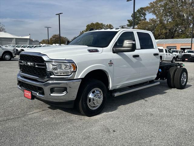 2024 RAM Ram 3500 Chassis Cab RAM 3500 TRADESMAN CREW CAB CHASSIS 4X4 60 CA