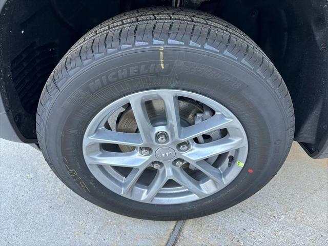 2025 Jeep Grand Cherokee GRAND CHEROKEE LAREDO X 4X2