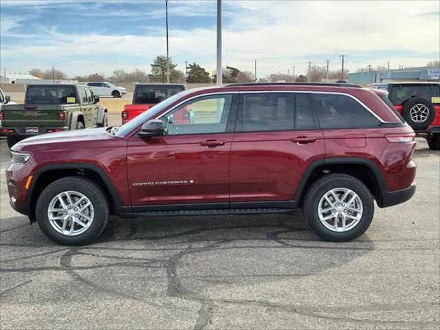 2025 Jeep Grand Cherokee GRAND CHEROKEE LAREDO X 4X4