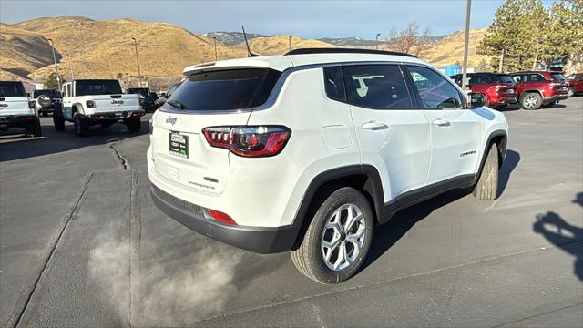 2025 Jeep Compass COMPASS LATITUDE 4X4