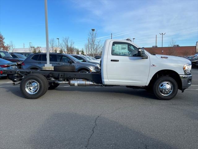 2024 RAM Ram 3500 Chassis Cab RAM 3500 TRADESMAN CHASSIS REGULAR CAB 4X4 84 CA