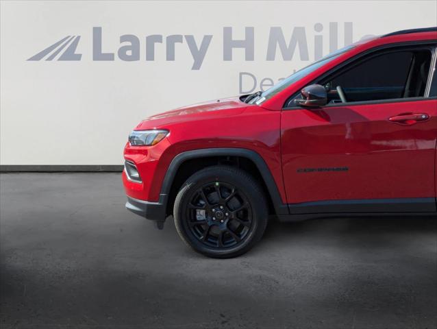 2025 Jeep Compass COMPASS LATITUDE 4X4