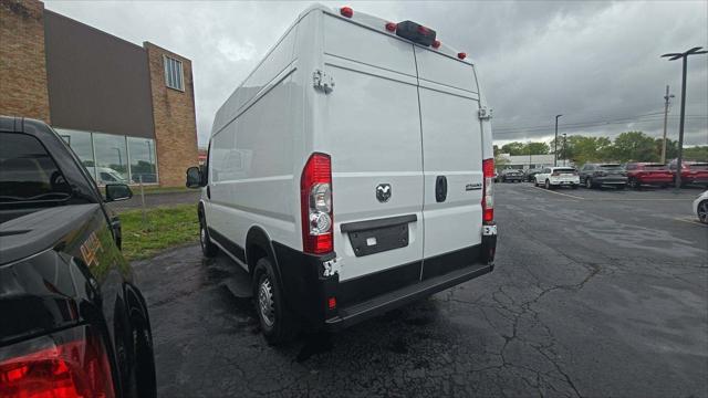 2024 RAM ProMaster Cargo Van Tradesman 4