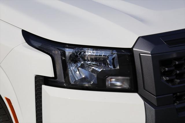 2025 Nissan Frontier Crew Cab SV 4x2