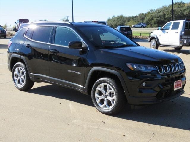 2025 Jeep Compass COMPASS LATITUDE 4X4