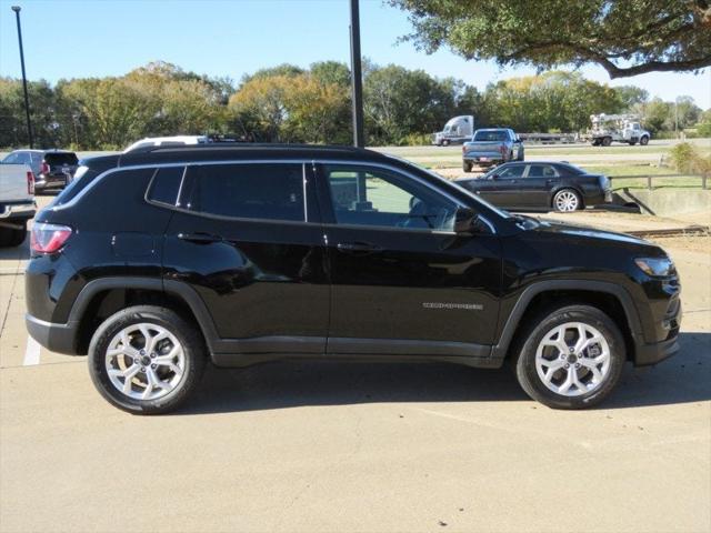 2025 Jeep Compass COMPASS LATITUDE 4X4