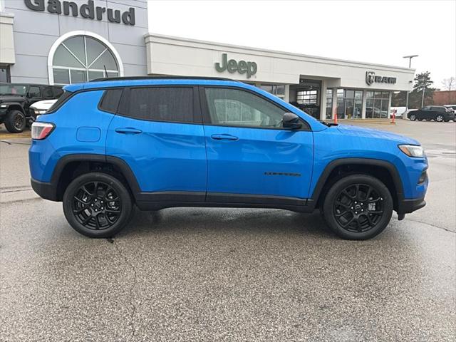 2025 Jeep Compass COMPASS LATITUDE 4X4