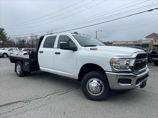 2024 RAM Ram 3500 Chassis Cab RAM 3500 TRADESMAN CREW CAB CHASSIS 4X4 60 CA