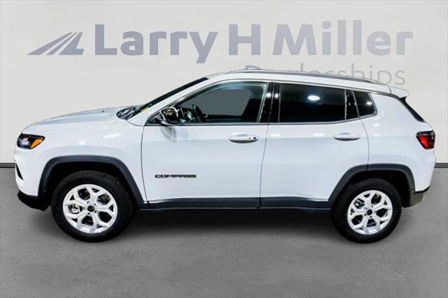 2025 Jeep Compass COMPASS LATITUDE 4X4