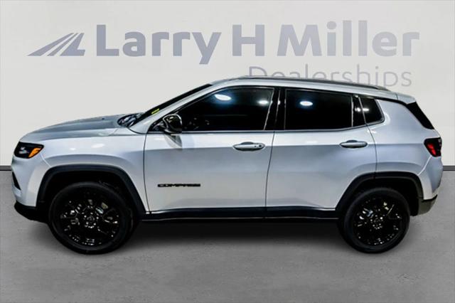 2025 Jeep Compass COMPASS LATITUDE 4X4