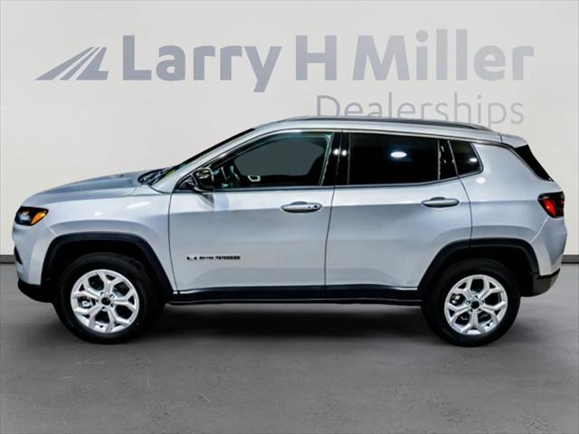 2025 Jeep Compass COMPASS LATITUDE 4X4