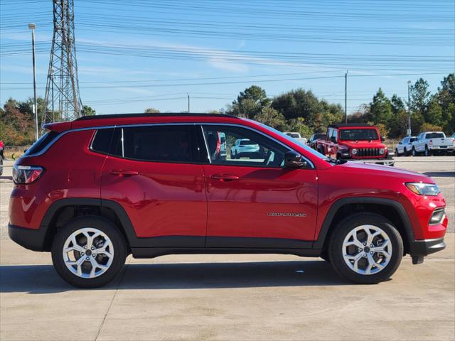 2025 Jeep Compass COMPASS LATITUDE 4X4