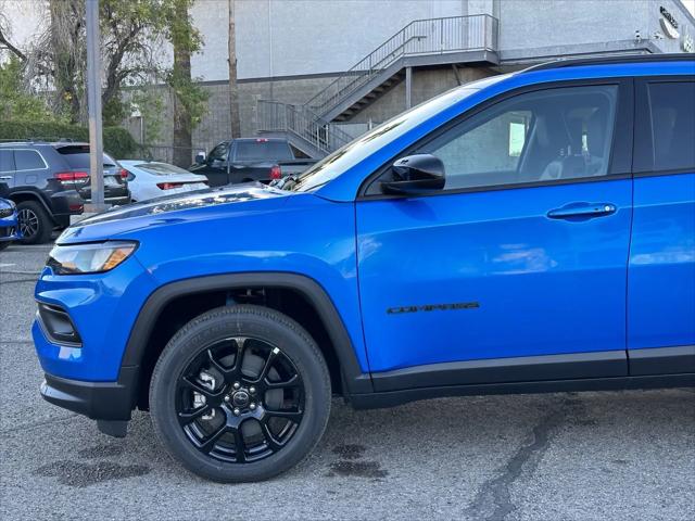 2025 Jeep Compass COMPASS LATITUDE 4X4