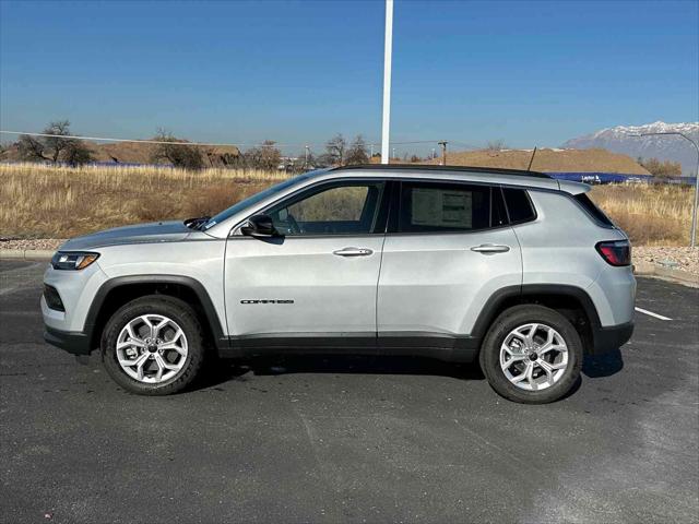 2025 Jeep Compass COMPASS LATITUDE 4X4