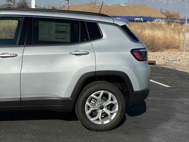 2025 Jeep Compass COMPASS LATITUDE 4X4