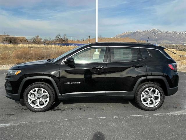 2025 Jeep Compass COMPASS LATITUDE 4X4