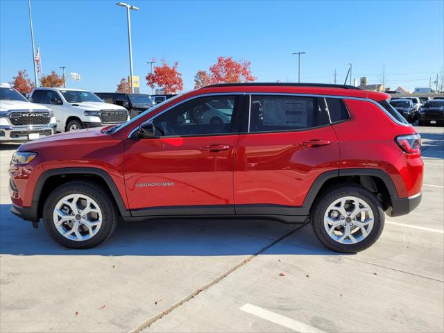 2025 Jeep Compass COMPASS LATITUDE 4X4